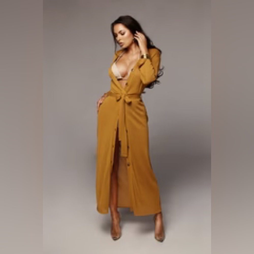 Jlux Label LIGHTLY USED Camel Kimmy
Cardigan -
Small